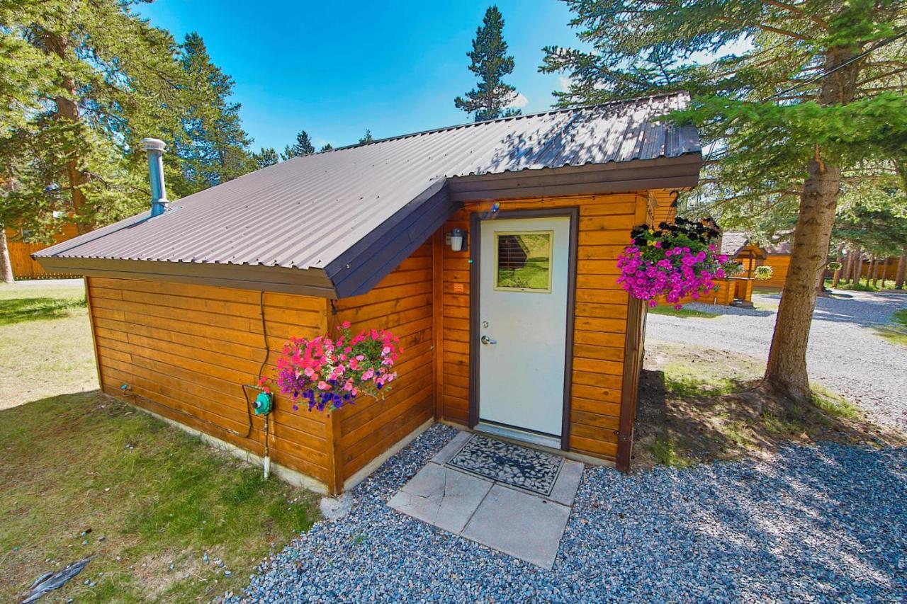 Castle Mountain Chalets Kültér fotó