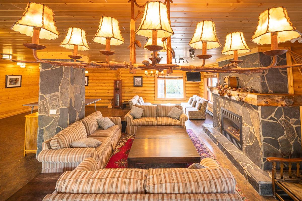 Castle Mountain Chalets Kültér fotó