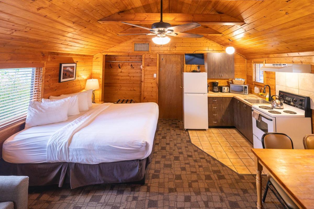Castle Mountain Chalets Kültér fotó