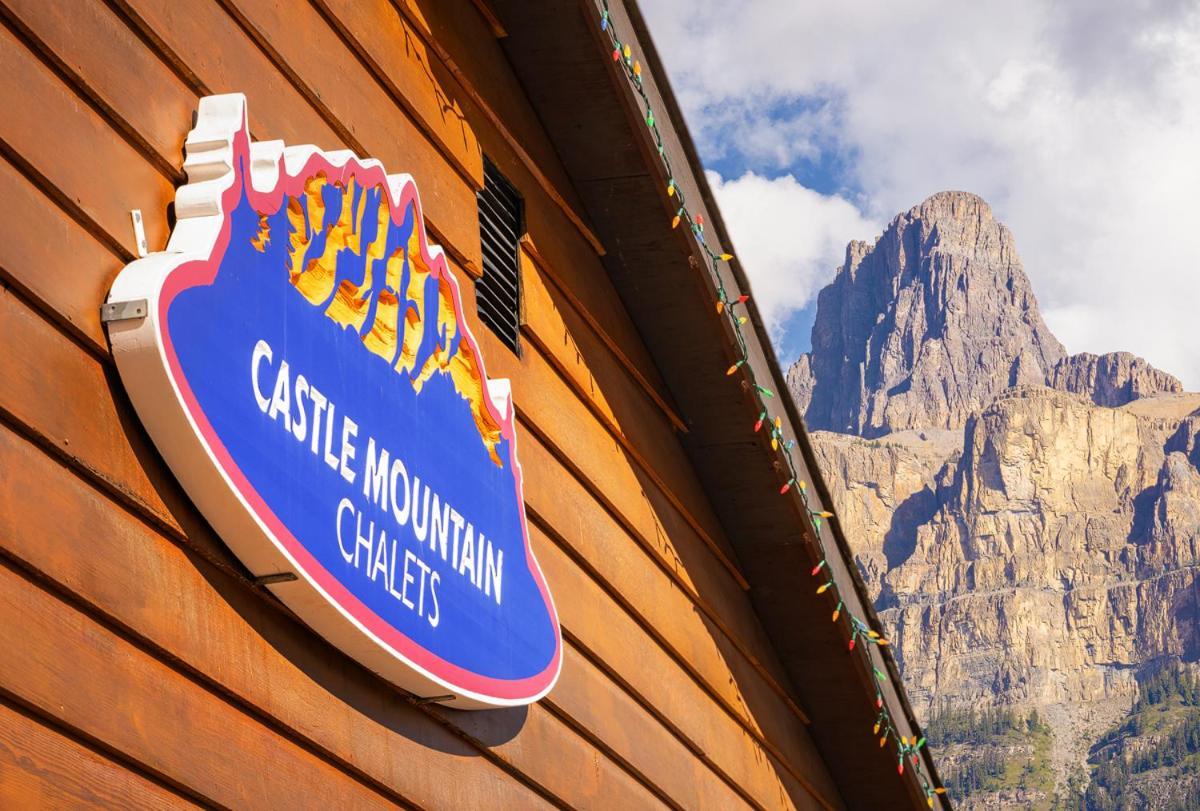 Castle Mountain Chalets Kültér fotó