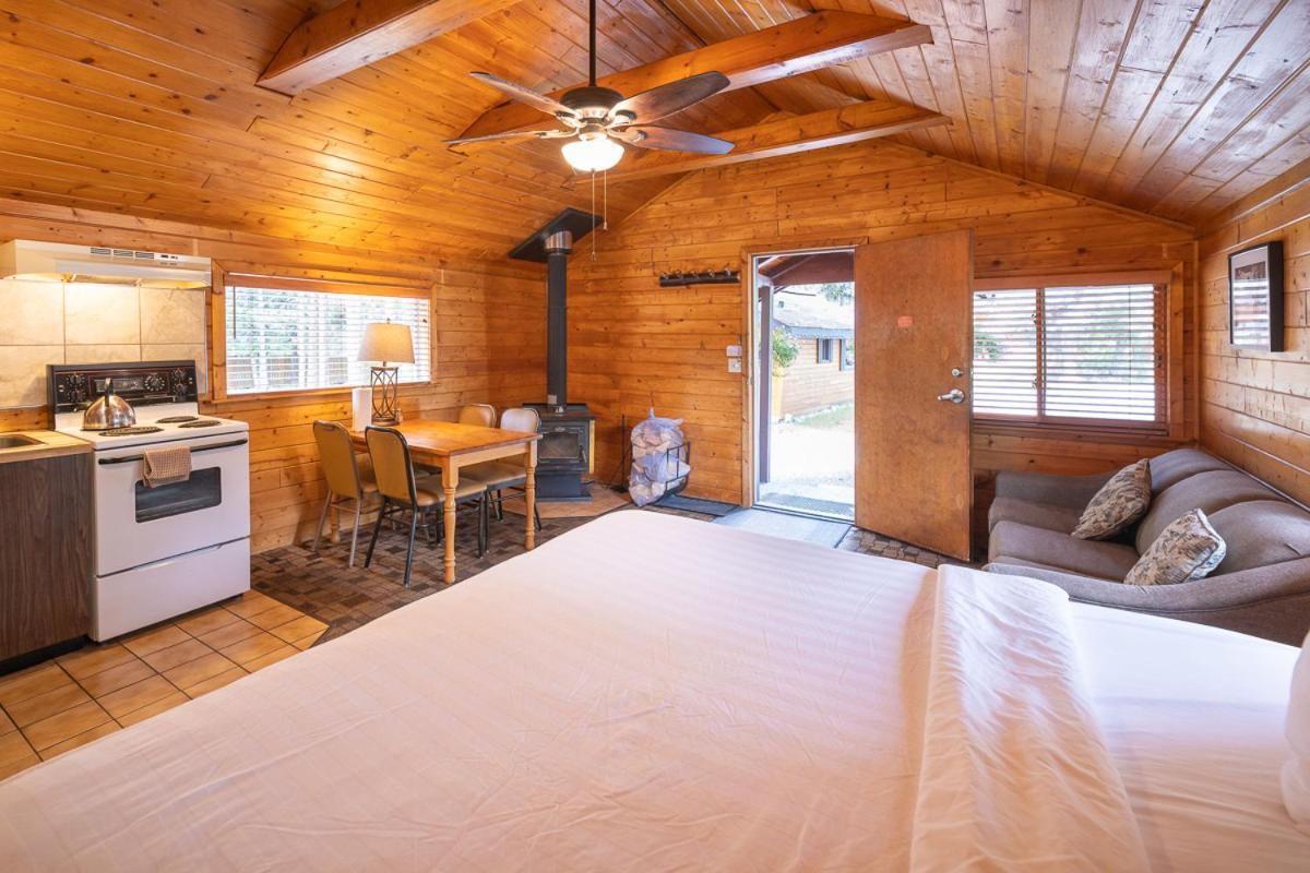 Castle Mountain Chalets Kültér fotó