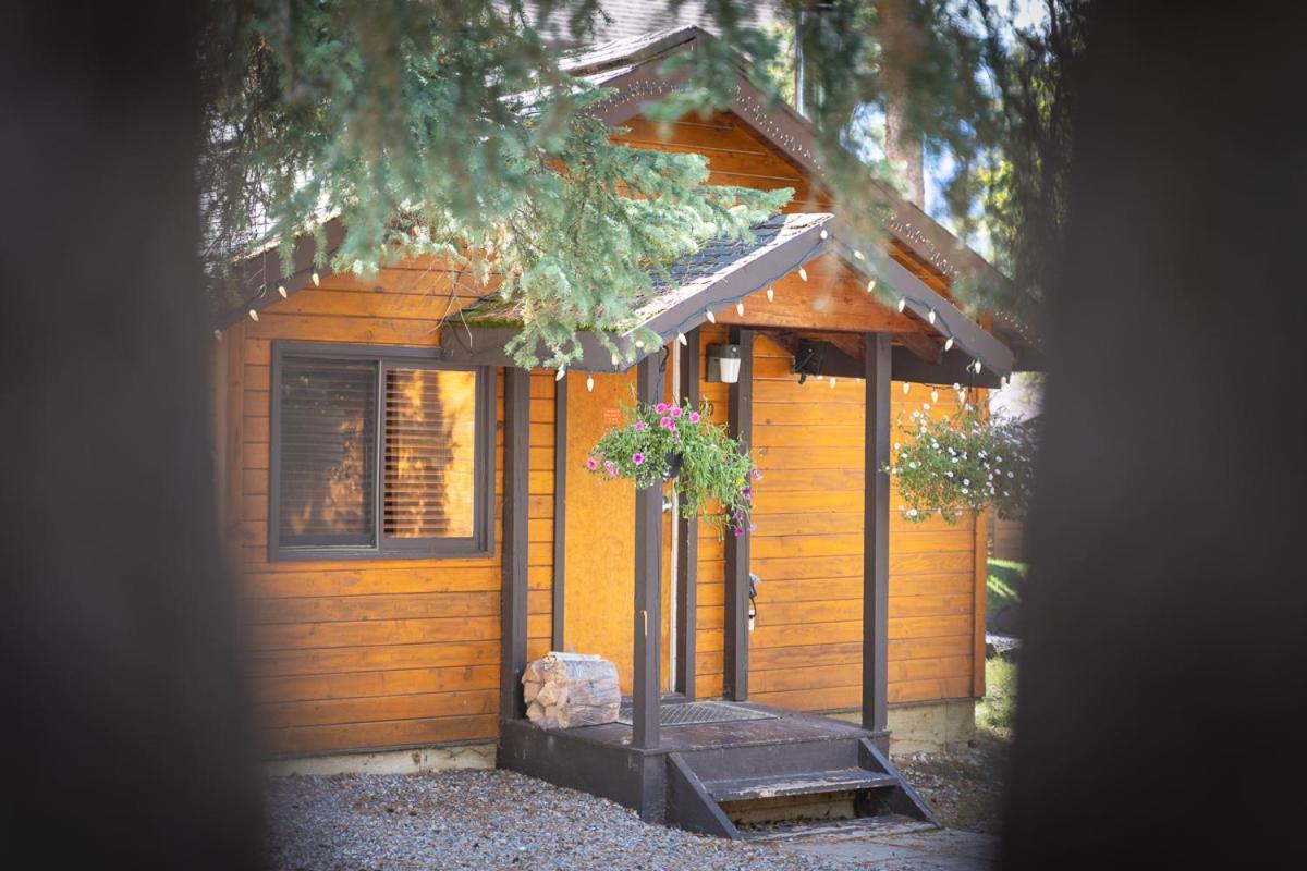 Castle Mountain Chalets Kültér fotó